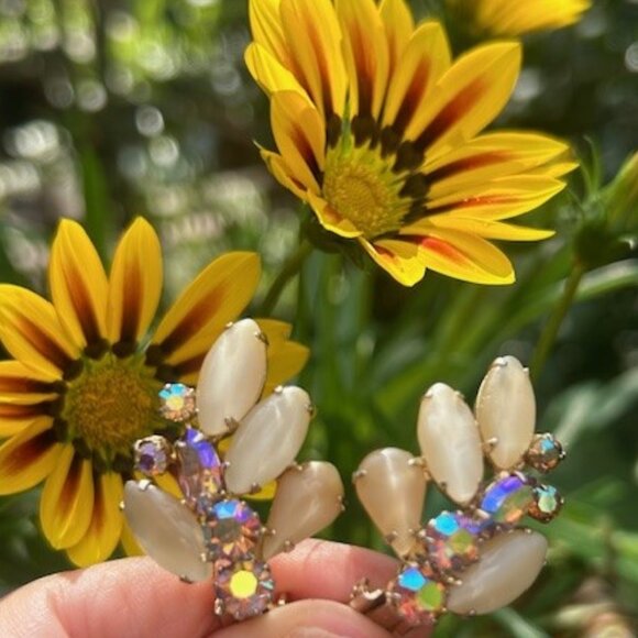 WEISS Aurora AB Rhinestone Cream Molded Glass Necklace and Earrings SET - Picture 7 of 13